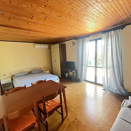 Apartma Korelc 度假居 科佩尔